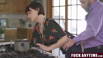 تشغيل Fuckanytime.com - ابنة وأمي يمنحان الأب حرية الوصول طوال الوقت - آنجلين ريد ، جيسيكا ريان