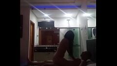 Redare Hung Curso Coed devine strâns în gâtul ei