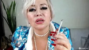 play Minha mãe é atriz! depois do conto de natal, voltando para casa, uma cadela madura confia em seu filho)))