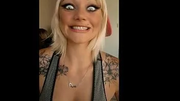 Abspielen Foxy bisexuelles Tiktok-Girl bekommt ihren perfekten Arsch enge Muschi mit Sperma gefüllt