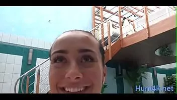 play Iubita uluitoare sare pe penisul tare