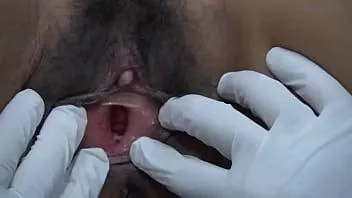 play Overdreven groei van clitoris en borsten secundair aan hormonale behandeling tweede deel.