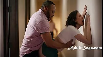 Riproduci Moglie ha conquistato la mia famiglia con la sua idea di gangbang: Casey Calvert, Michael Vegas