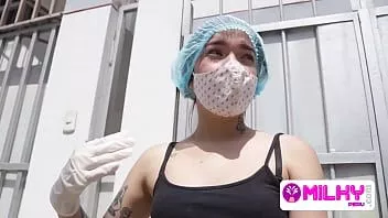 Oynat Güzel latin mutlu olmak için bir horoz istiyor.