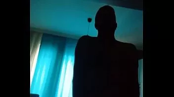 play Önce güzelce ağzına koydum, sonra onu yatağa attım ve taze fahişemi becerdim.