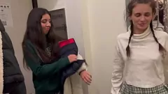 play Dois adolescentes pegaram e foderam forte em uma orgia de quarteto