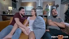 play Petite Teen Violet Reign fica duro e cru no POV Date Night